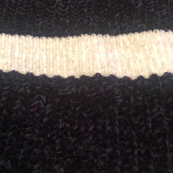 A velvety striped sweater - Picture 2 of 4